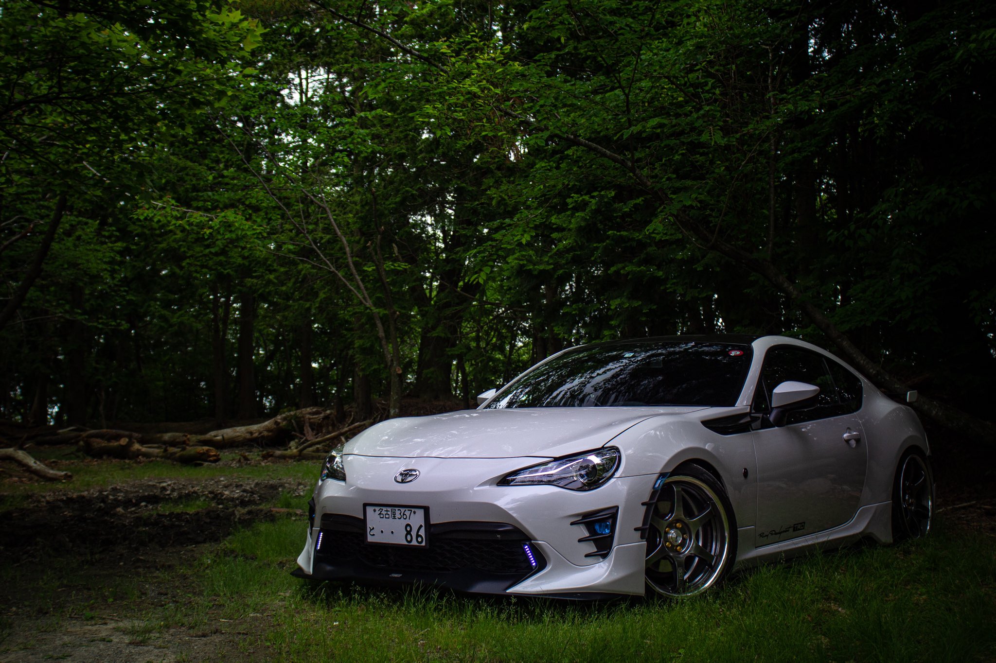 Oryo 86 車種 トヨタ 86 仕様 Trd ｐｒ リアのステッカーとルーフ Amp トランクラッピングはｄｉｙです笑 目標 車に興味がない人でも お かっこいいなぁ と二度見されるような８６に仕上げることです エアスビフェス T Co
