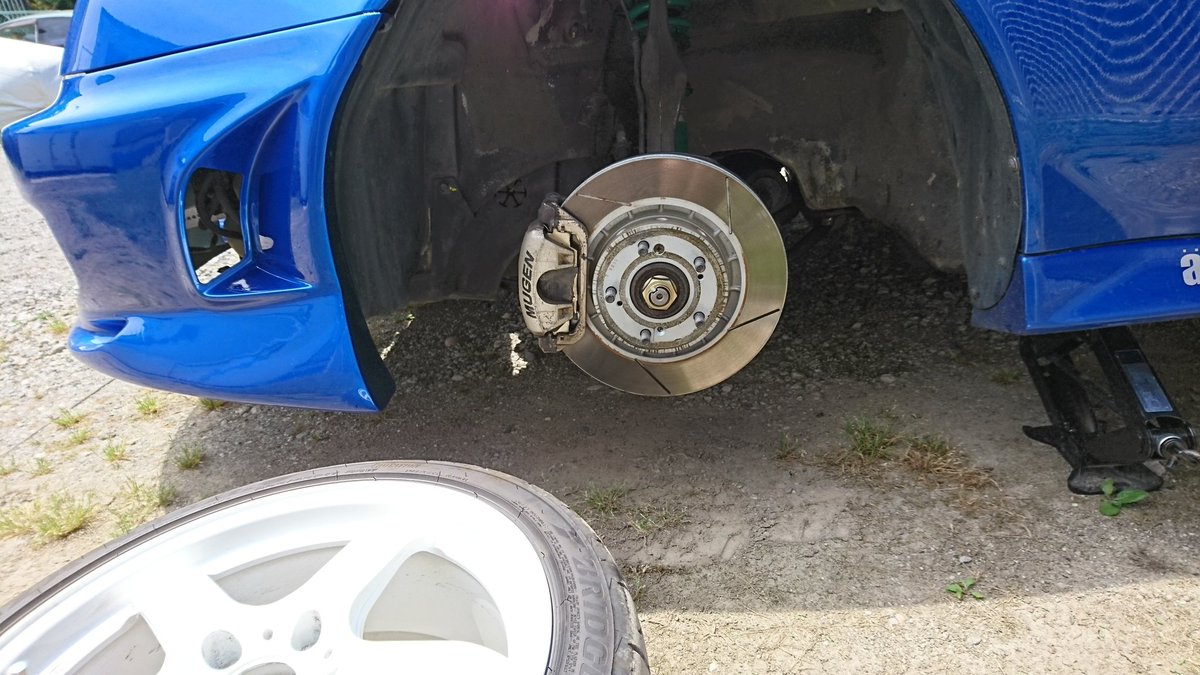 nagachuuu's tweet photo. のんびりメンテナンスやってます
#HONDA
#BRIDGESTONE
#BB6
#Sspec
#日光浴😅 https://t.co/sUGW1JNce2