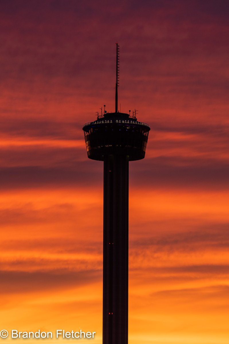 Bfletch_Photo's tweet photo. After every storm is a beautiful day. 

I knew I had to get out and see this. As a reminder, with everything that’s going on there are still beautiful things in this world. 

#sunsetphotography #sa #sasunset #towerofamericas https://t.co/dkNLz818y0