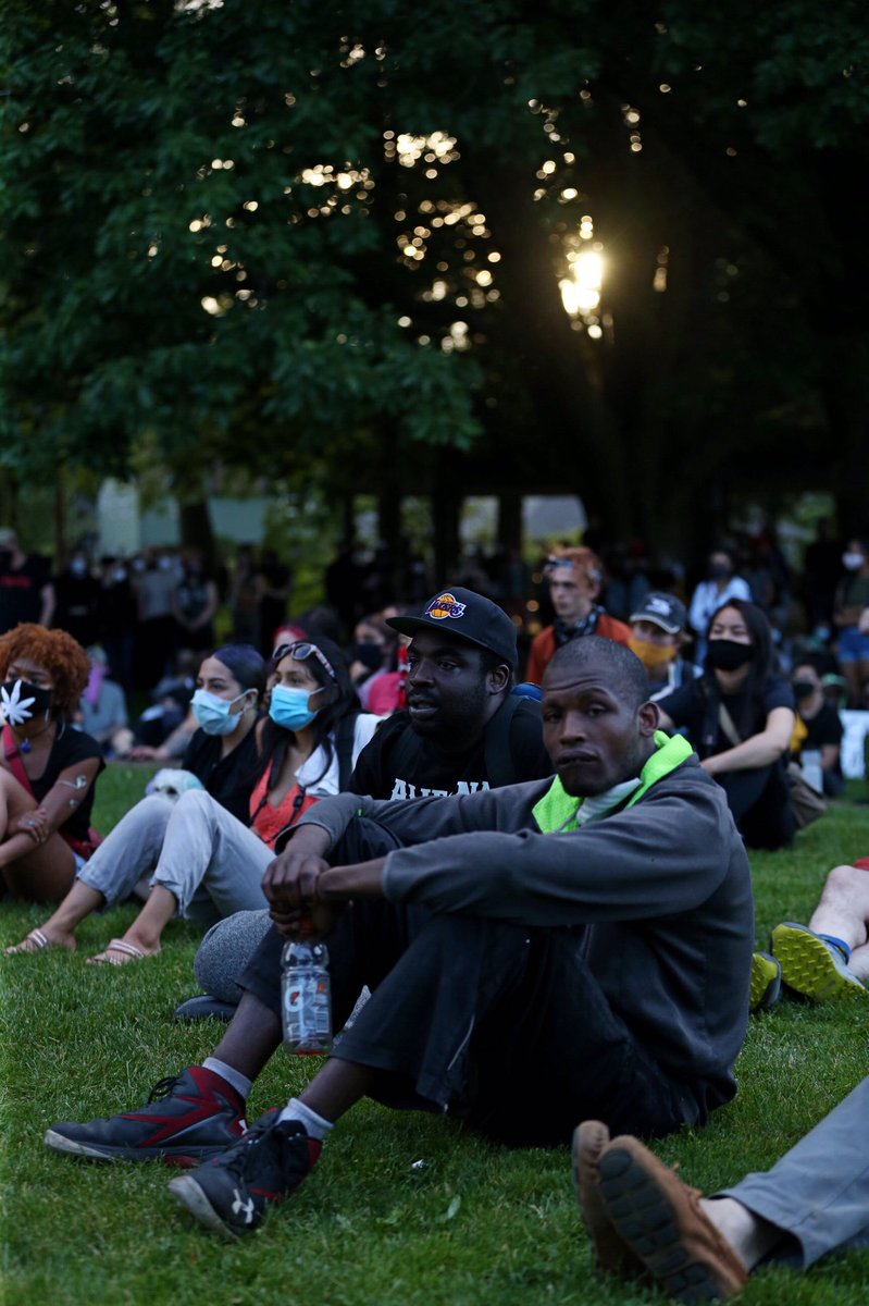 Some photos from the  #GeorgeFloyd vigil at Peninsula Park this evening. Hundreds filled the park to mourn Floyd and others, speak to the crowd and show solidarity with protests around the country. Will soon be marching to Justice Center downtown