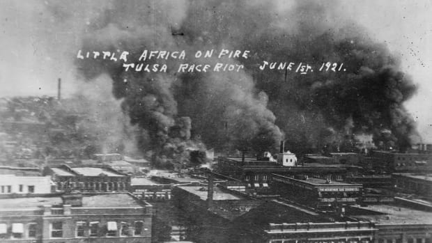 Tulsa, OK, 1921Black Wall Street was a prosperous Black area in Tulsa. A Black teen was accused of assaulting an elevator operator. The threat of lynching loomed and 75 Black ppl showed up to protect the teen, met by 1500 armed white ppl. Shots broke out and Black ppl fled.