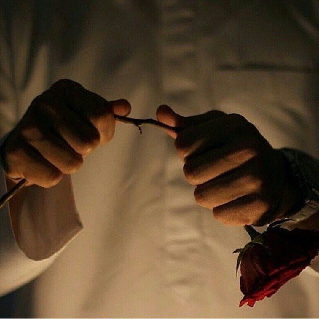 _O___K_'s tweet photo. »⇣✵⿻ʾ⠀
⠀   •
•
#أنت_وينگ ؟ ياوجع هذا السؤال
ضاق صدرٍ .. كان بـ الدنيا  وسيع
•
الحزن  ما كان من .. وحي الخيال
وصوت راشد بـ الحزن  جدّا بديع
•
أنكِسر .. وأشتاق .. لا غنّى ، وقال :
" حبّنا يا نور عيني لا يضيع ! " https://t.co/yDADtJcIAY