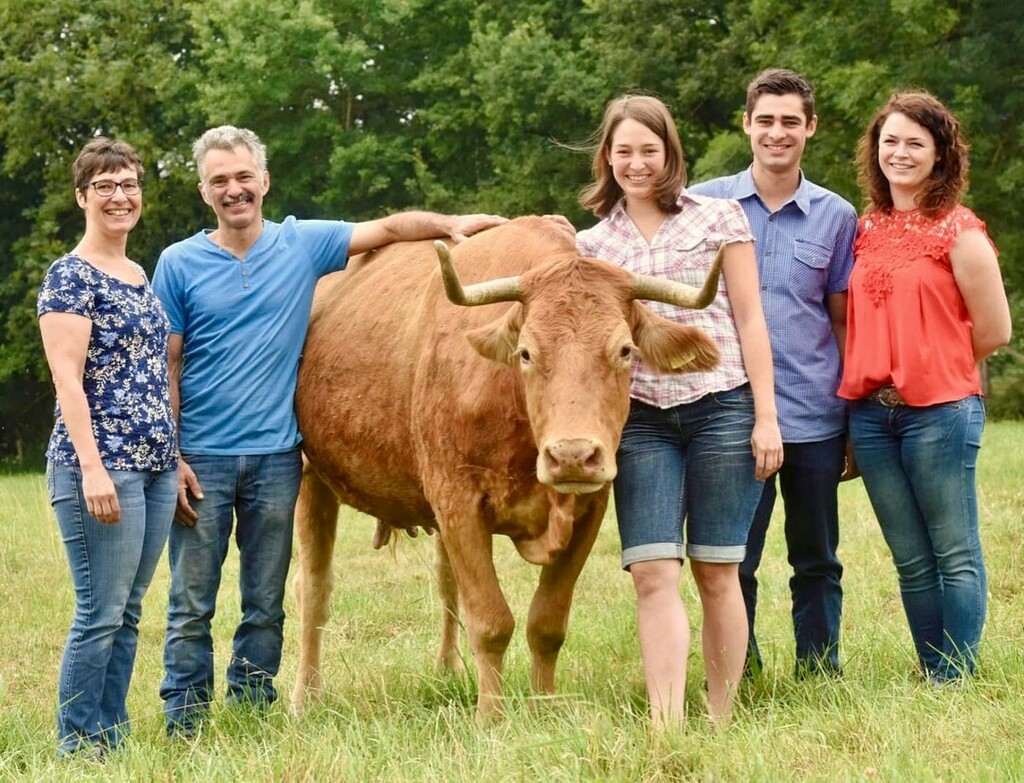 ernteradar's tweet photo. Unser Hofladen des Tages:⁠
@schopphof 🥚🥔🎃🐮⁠
.⁠
Heute möchten wir euch den Schopphof vorstellen. Der kleine Familienbetrieb liegt südlich von #Bonn im schönen Grafschaft-Esch📍 Die Produkte aus eigenem Anbau, wie Kartoffeln und Kürbisse, werden übe… https://t.co/4s9gX1IhPK https://t.co/EBvKZfIddZ