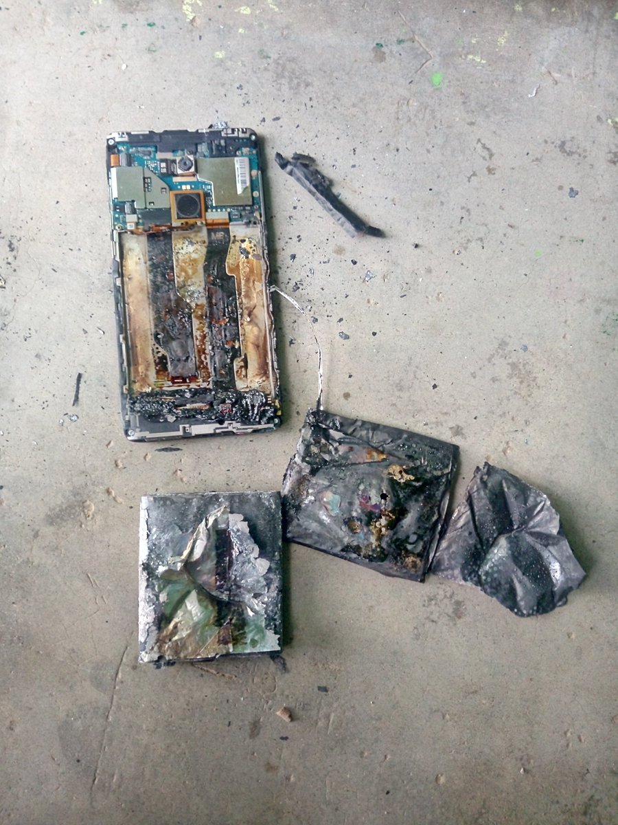 RanaSonu99's tweet photo. My Brother's mobile blasted today morning #MiNote4
@MiIndiaSupport @manukumarjain @TechnicalGuruji https://t.co/CJoENfYvNA