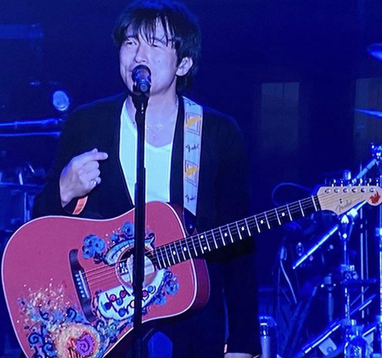 ブラオレギター　fender 日本限定100本　ミスチル　桜井着　レア ブラオレギター fender 日本限定100本 ミスチル 桜井着 レア