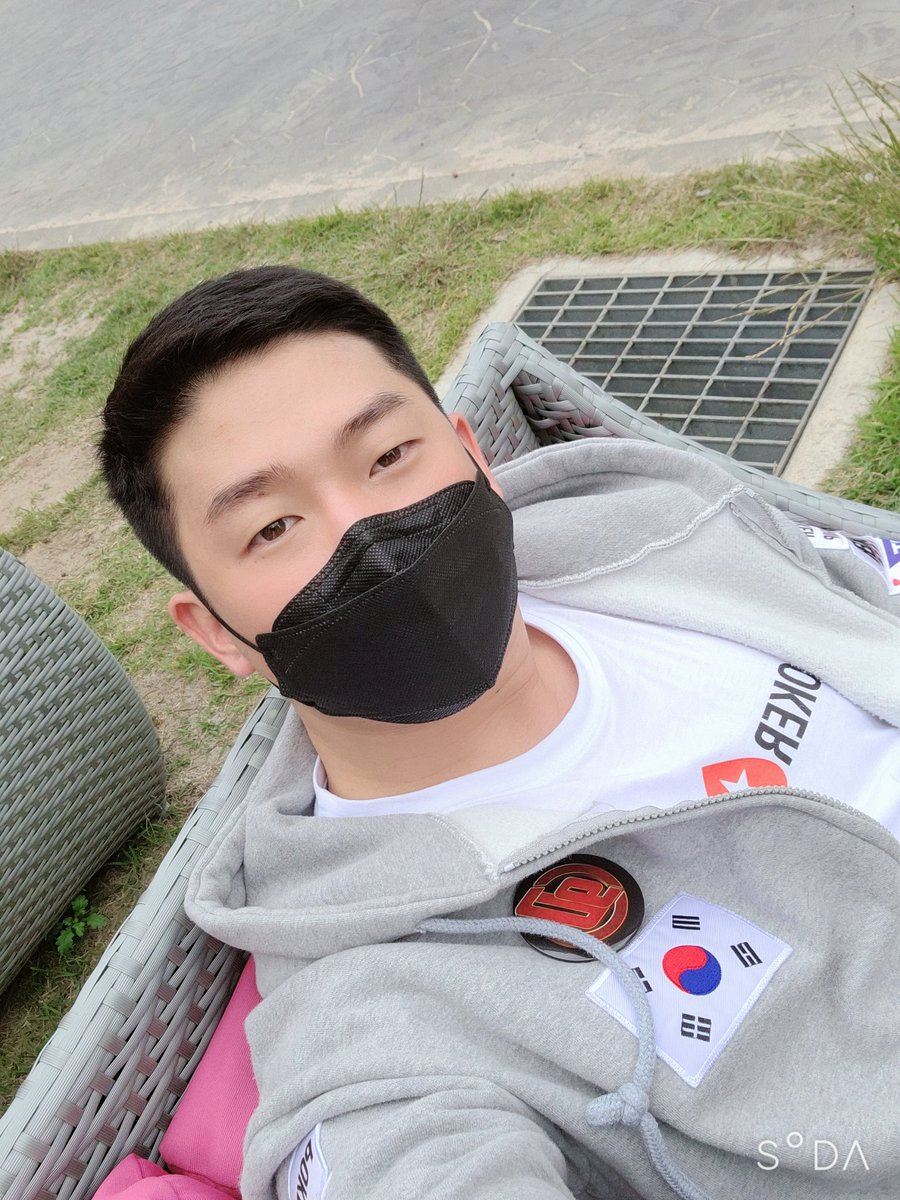 This is 'The King', a poker competition held in Jeju Island. KF95 mask is essential for COVID19 defense.
The Blue Sea of Jeju Island