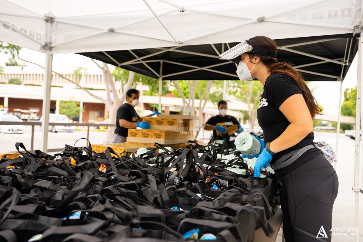 CSULBASI's tweet photo. Our CSULB ASI Beach Pantry continues to work diligently to coordinate pop ups to provide basic needs to students who have been impacted by the economic effects of the COVID-19 pandemic.
#CSULB #GoBeach #ASIfeeds #Onebeach https://t.co/xU28oYPSX0