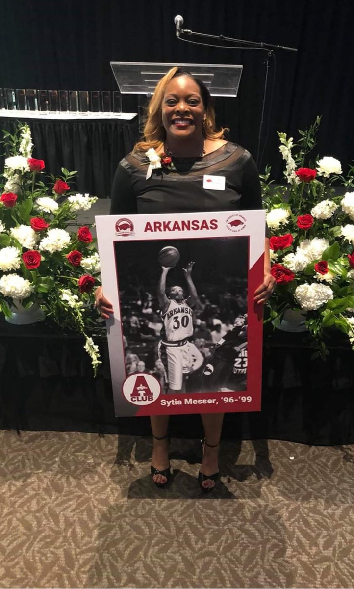 DrJeffGiovanni's tweet photo. @DaveanteJones My Sister @coachmesser comes home. HOFer. Led @RazorbackWBB to the 1998 Final Four. @HunterYurachek should honor her during that game. #OnceARazorback #Family https://t.co/97qavEeQMB