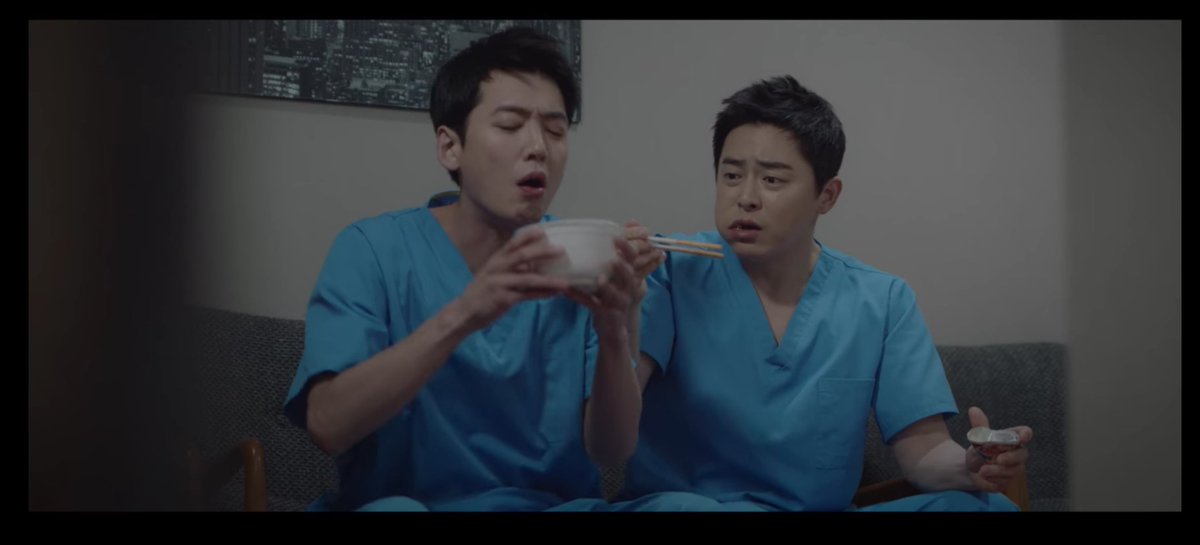 Changwon boys fighting over food! I bet Ikjun said something about Iksun to sort of remind Junwan about it. I know he sensed that he 'forgot' because he was too busy with the surgery.  #HospitalPlaylist