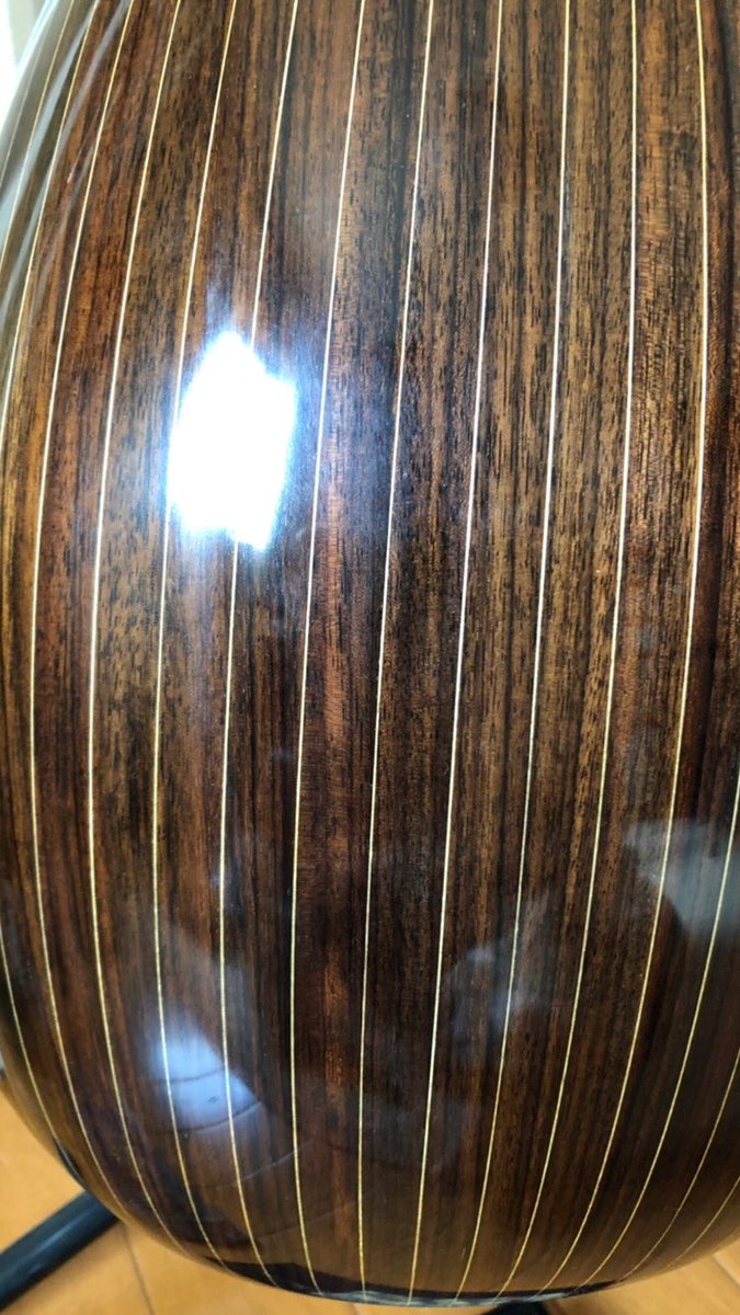 楽器の裏側の塗装が汗で剥がれてザラザラの艶消し状態だったのが、ピッカピカになって戻ってきました。感激です。あとは練習の再開を待つのみ。