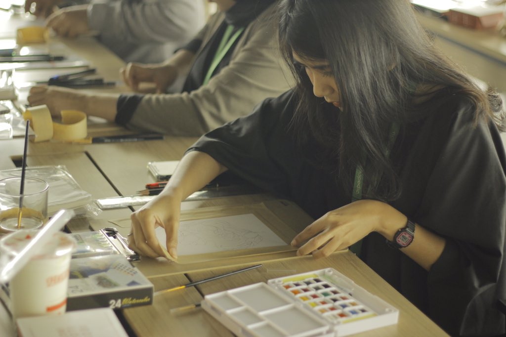 Liffi_Wongso's tweet photo. Throwback workshop watercolorku dengan #Joyko .Materi yg aku angkat yaitu stretch kertas, mixing dan blend warna pakai watercolor setnya Joyko ☺️
Asli karena pandemi ini aku jadi scroll gallery hp dan jdi kangen kegiatan” aku sebelumnya 😔
https://t.co/gW9bD1goF8 https://t.co/gWyStrzPLm