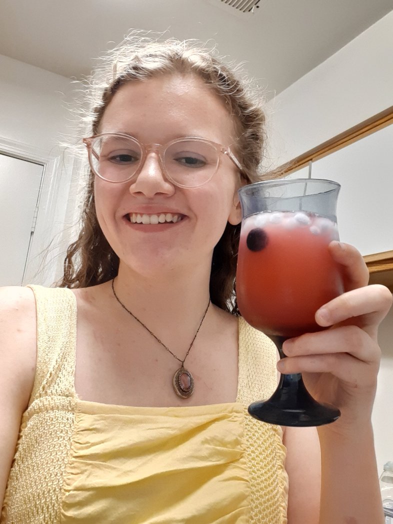 gildedtarazi's tweet photo. Here was the finished version of me and my Sinéad sits quietly in a chair sipping berry lemonade! #shipwreckedprom was so much fun ! :) https://t.co/daaqpal2sM