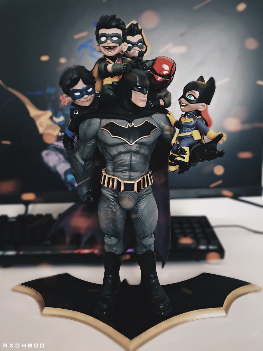 ky0rize's tweet photo. Bat-daddy and his babies finally arrived today. 

Waited for like a month for this shit. It’s bigger than i expected.

That’s what she said.

#BatmanFamily #QMaster #Diorama #Statue #DC #DCComics #Batfamily #Batman #Nightwing #Batgirl #RedHood #RedRobin #Robin https://t.co/krwx1KyiTB