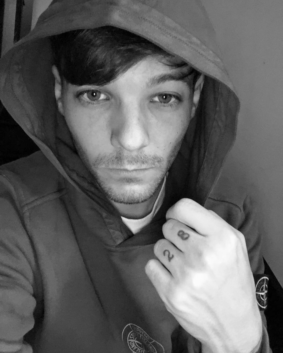 louhtomlinsun tweet picture
