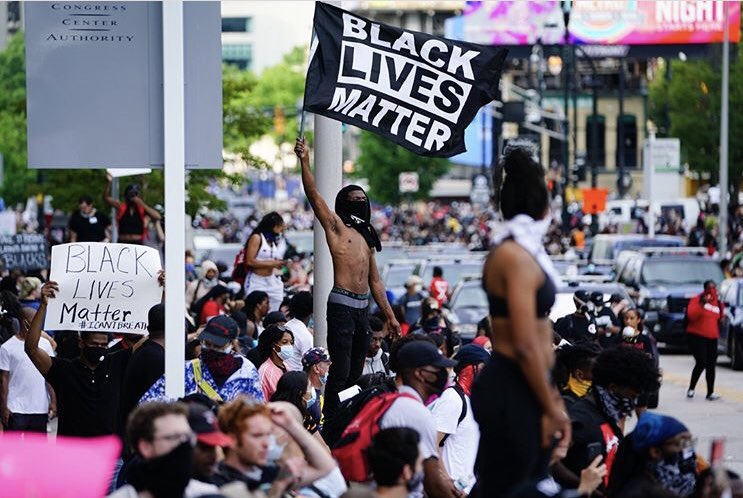 #BAD news,imagine being pressed down onto concrete with a solid 200 lbs sitting directly on your neck.This man begged for his life.This grown man asked for his mom, for water, for mercy once he realized he was slowly being killed. His nose bled and he lost control of his bladder.