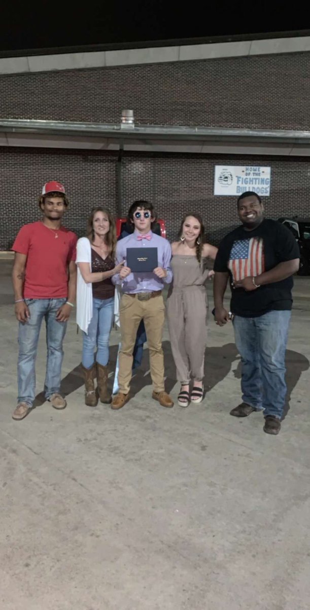 Mdwoodard40's tweet photo. Class of 2020 signing out 🤘🏼 https://t.co/6jw4O1wl4v