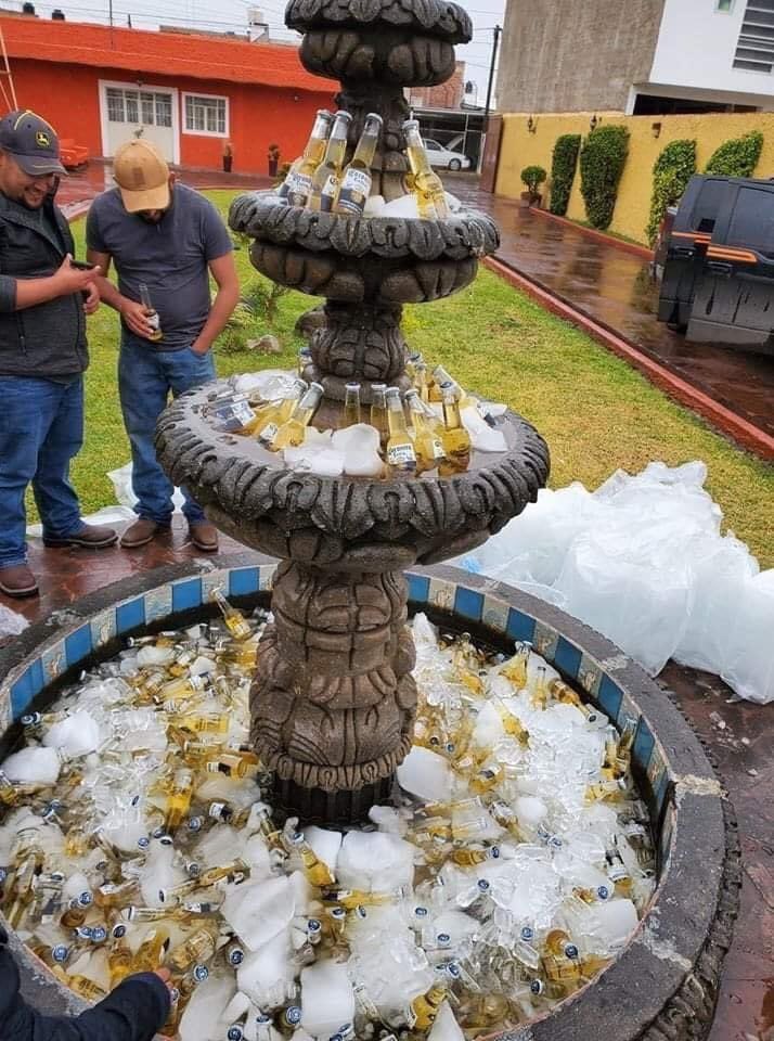 corridosybandas's tweet photo. La fuente de la felicidad.🍻😋 https://t.co/CyuVwLPIIv