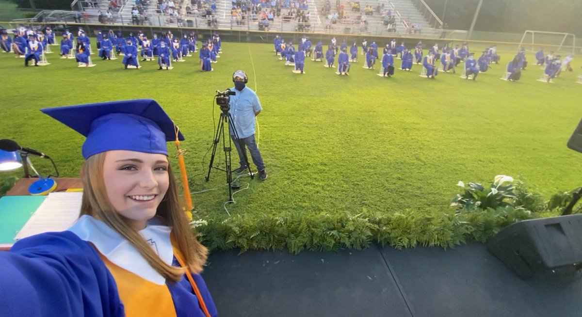 jillcturley's tweet photo. shoutout to the cameraman for looking cute in the pic #speechselfie https://t.co/Aa3REWrHNc
