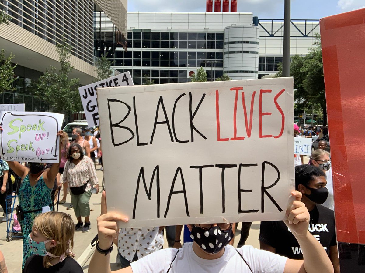 SocialistHTX's tweet photo. Scenes from today’s protest in #Houston, demanding #Justice4GeorgeFloyd!
Now we need to continue to organize. As Malcolm X said, “You can’t have capitalism without racism.” The whole system is guilty; workers must unite to change it.
#BlackLivesMatter #BLM #HoustonRising https://t.co/jPTIuIvlI3