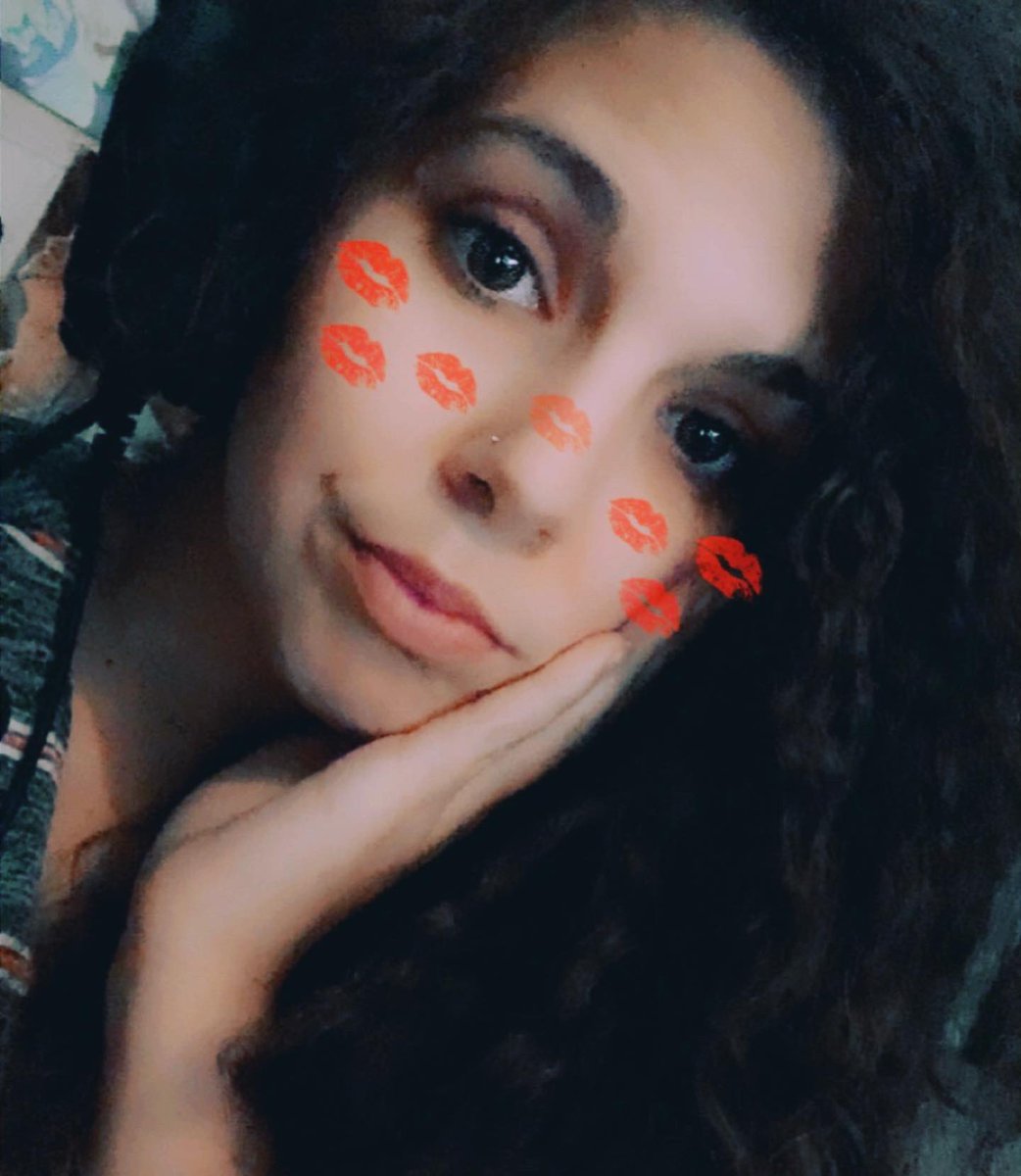 PsyduckQueen's tweet photo. Friday night! 💞 https://t.co/HxQzaLtNOp