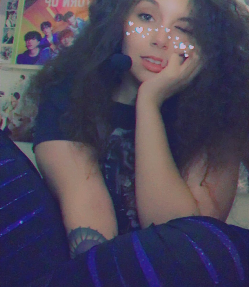 PsyduckQueen's tweet photo. Friday night! 💞 https://t.co/HxQzaLtNOp