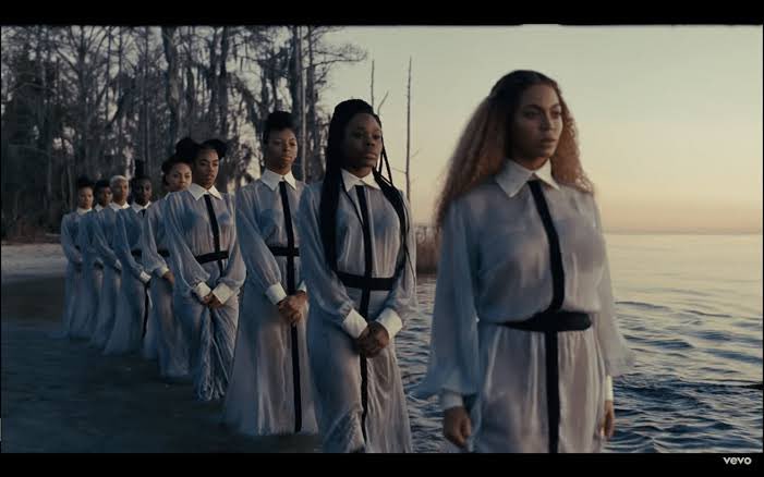 On this Biafra Day, another heroic Igbo history apart from the Ekumeku Movement already tweeted about, I’d love to recall is the Igbo Landing. Which was made popular recently by music video by Beyoncé. A historic event where Igbos drowned themselves instead of becoming slaves