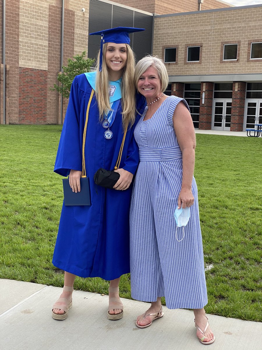 amywiff's tweet photo. Thank you to @Todd_spinner for an outstanding Graduation ceremony for the first class to walk. We appreciate all that your staff did to make is extra special. We loved every minute of it! 💙🎓#classof2020 #flourishhere @SuperOlsd @KristaSDavis @EGregg_Berlin https://t.co/PvadLfRhGG