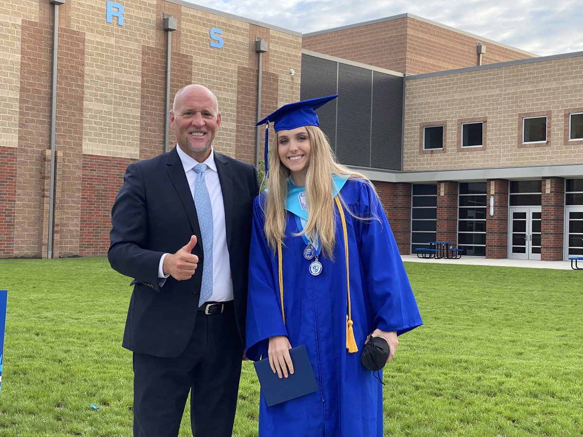 amywiff's tweet photo. Thank you to @Todd_spinner for an outstanding Graduation ceremony for the first class to walk. We appreciate all that your staff did to make is extra special. We loved every minute of it! 💙🎓#classof2020 #flourishhere @SuperOlsd @KristaSDavis @EGregg_Berlin https://t.co/PvadLfRhGG