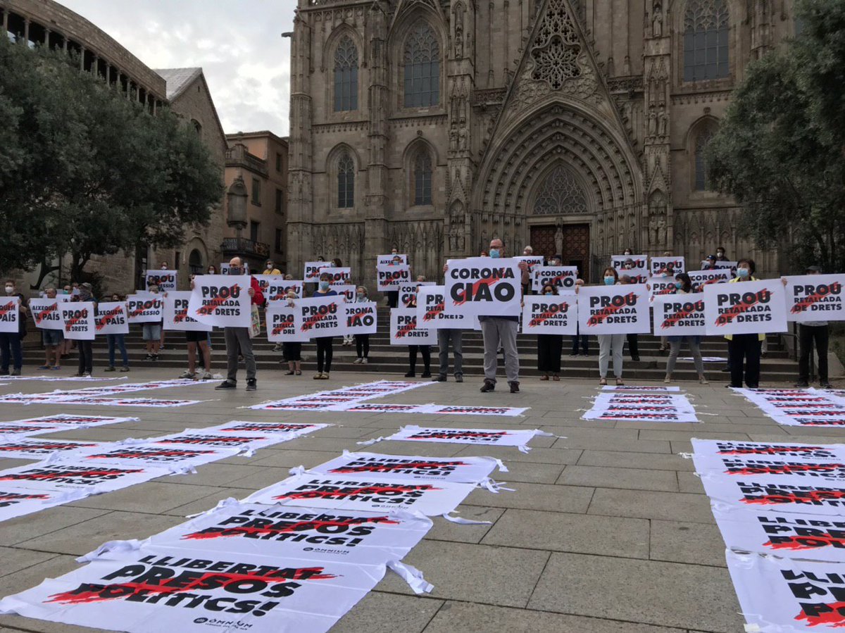 jcuixart's tweet photo. Ahir, avui, demà i sempre, mobilitzats per vèncer totes les injustícies. Sense drets ni llibertats, no hi ha normalitat. Persistim. #LlibertatPresosPolítics https://t.co/w86ejdjYRq