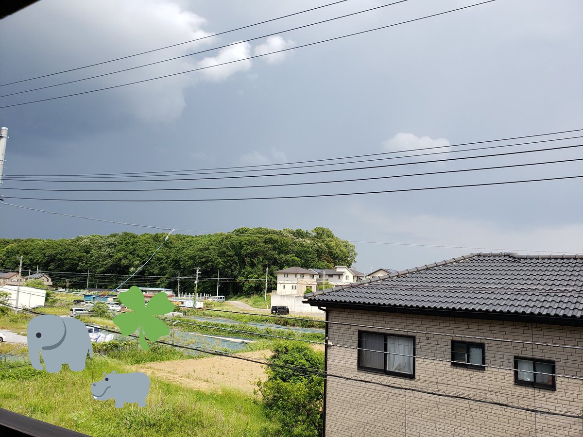 海の方から雷雲がやって来たー❗
『ゴロゴロッ⚡‼』(*゚▽゚)ノ
#積乱雲 #CB #METAR #RJAA https://t.co/10GXk1GE0C