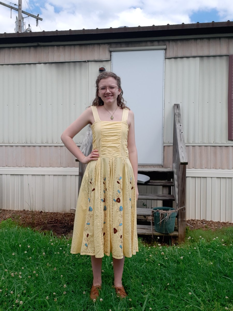 gildedtarazi's tweet photo. My #shipwreckedprom look of the night ! :) https://t.co/LZYmB6TbZg