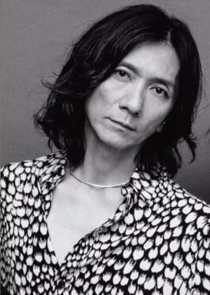 も 若い頃の吉井和哉なんて 危なっかしすぎて見てらんないよ 吉井和哉はジジイになったくらいが調度良い