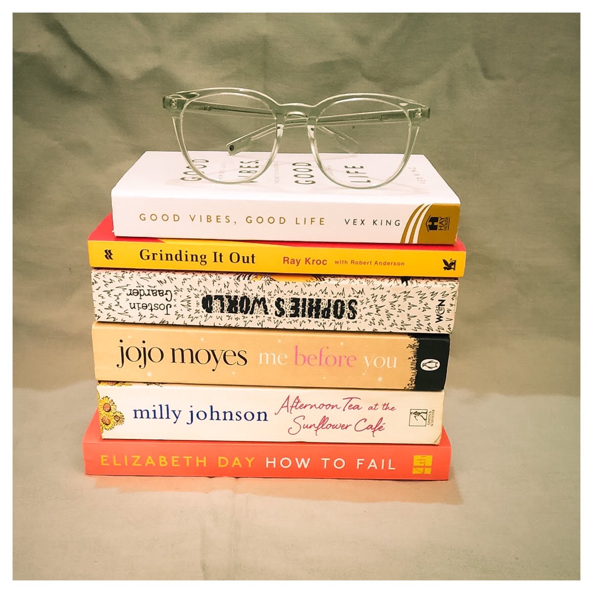 PeepsUnorthodox's tweet photo. Do you have a favourite stack of books? 
I just love #thrillersuspense #drama and #mystery 📖😛 
Tell me your Top 2 Favourite Books in the comments below👇🏻, I might like and buy some of them ♥️
#me #bookstagram #unorthodoxpeeps #bookstack #favouritestackofbooks #booksphotography https://t.co/N0Mioqr8yb
