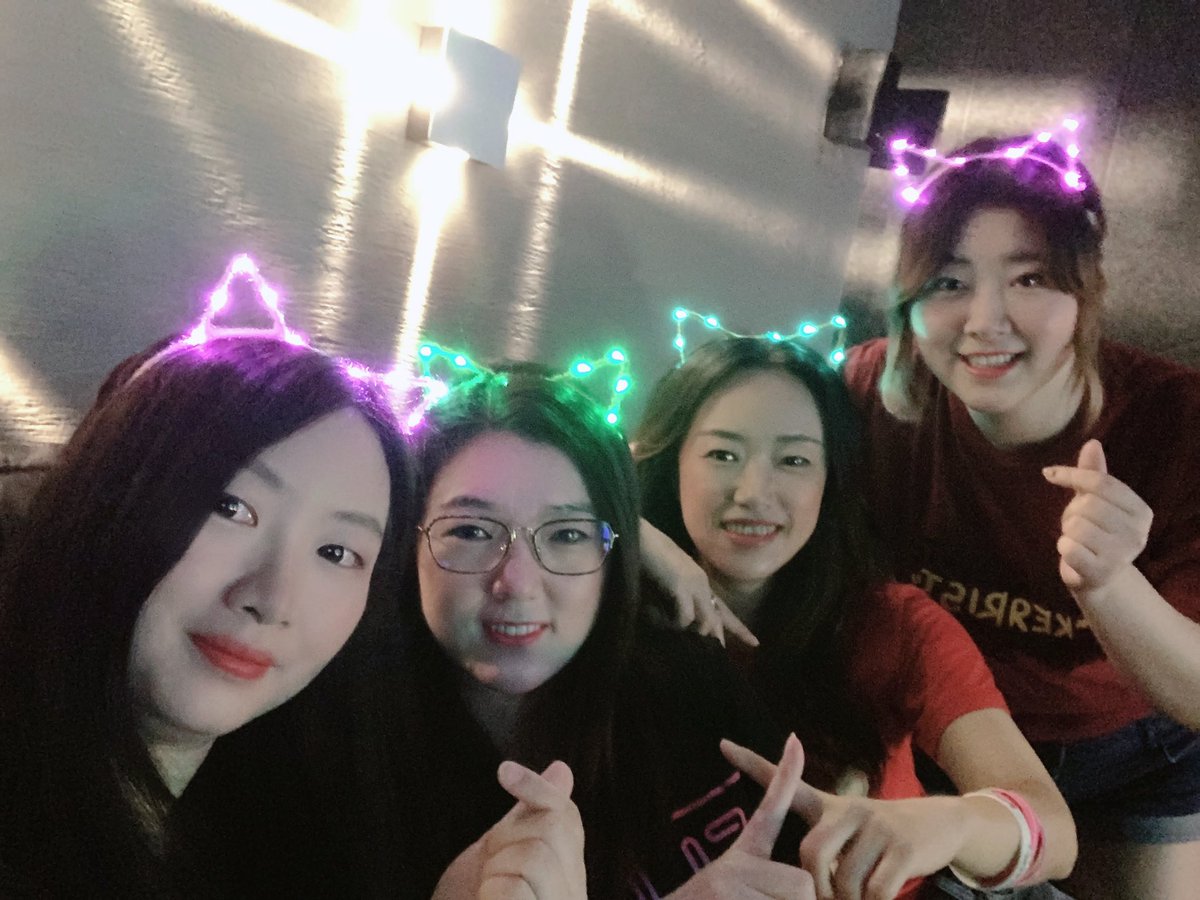 _sunnysang's tweet photo. how exciting! It's long time to see you  guys again！🥰🥰
@kristtps @stjinx_maya @_sunnysang @RooooouTuan_er @dingdang9205 
#GlobalLiveFMxKristSingto
#คริสสิงโต
#ทีมพีรญา https://t.co/SVLWa0SZcA