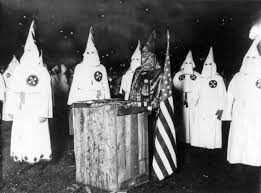 7. Sampai betapa rasisnya mat saleh di Amerika, wujudnya organisasi pengganas macam Klu Klux Klan yang didirikan di US semata-mata untuk membunuh dan memburu orang berkulit hitam di US. Lebih 50 tahun kita merdeka, tak wujud pun kumpulan sebegini di Malaysia!