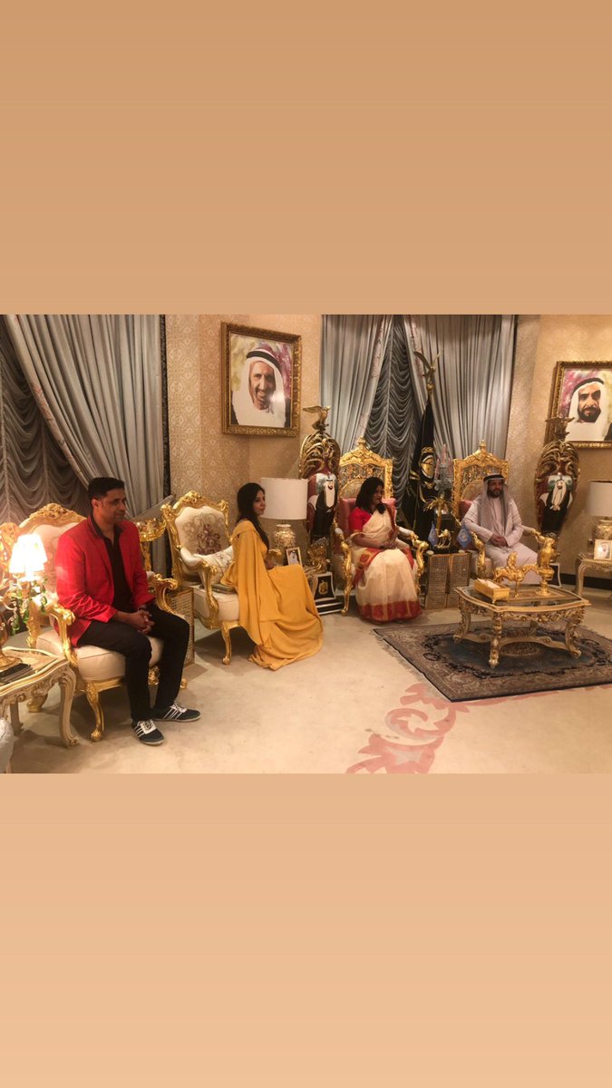 AhluwaliaRosy's tweet photo. It was a privilege to be invited for Dinner at Sheikh Suhail Al Zarooni Palace in Dubai in collaboration with @confluence_foundation .
•
•
#rosyahluwalia #dikhakhadi #sheikhsuhailalzarooni #confluencefoundation #palace #dinner #officialdesigner #stayhome #staysafe #throwback . https://t.co/sWTy9hxcIB