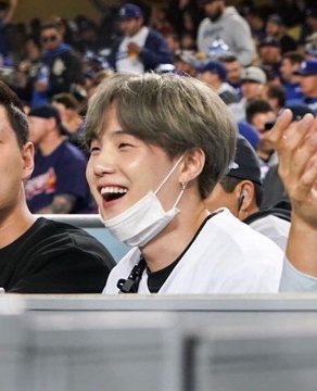 mireyasca's tweet photo. @Scarlet28568191 @BTS_twt #YOONGI #YoongiWeLoveYou # https://t.co/5Z6AYN63hK