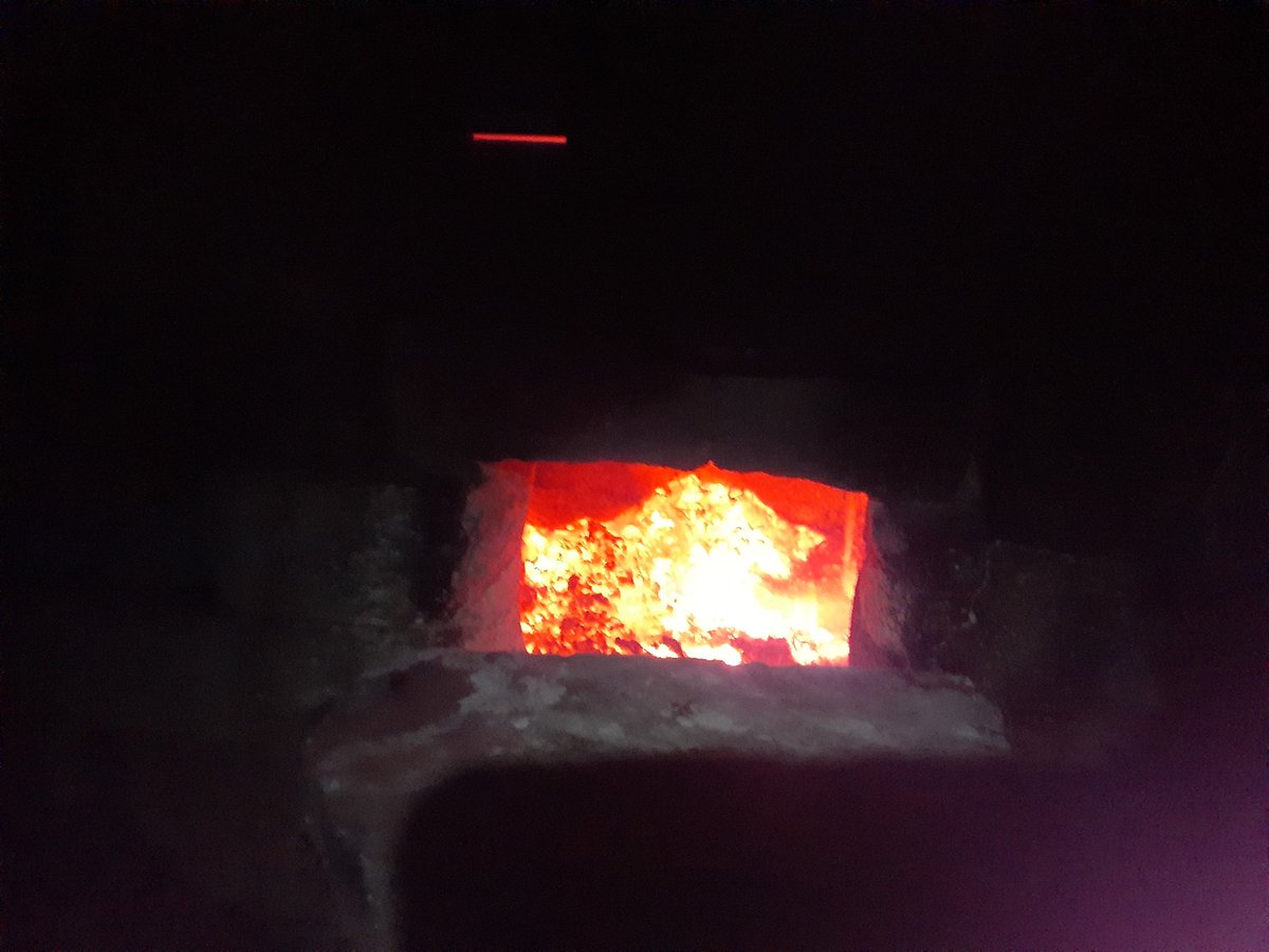 SarahMiller42's tweet photo. I'm up all night stoaking the kiln #PotteryWeek https://t.co/Ht4Z3M5mgv