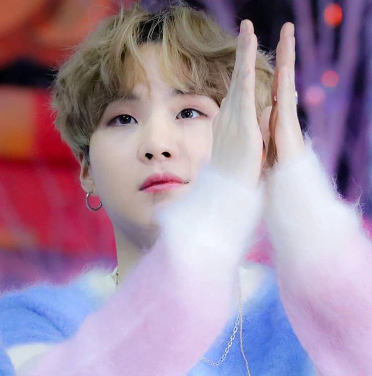 mireyasca's tweet photo. @Scarlet28568191 @BTS_twt #YOONGI #YoongiWeLoveYou # https://t.co/5Z6AYN63hK