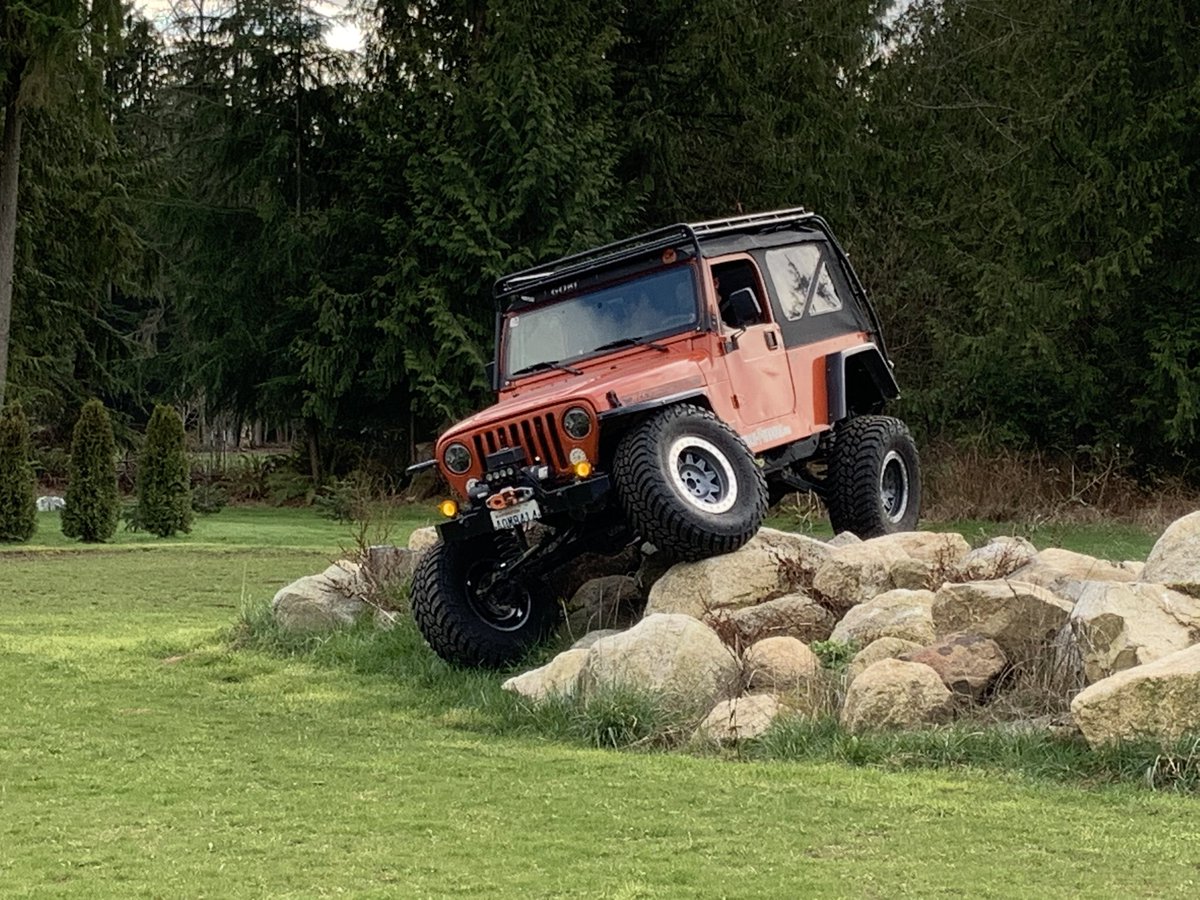 klas_closet's tweet photo. Hahaha 😂 I think they like the hunt of finding the Jeep to wave at! https://t.co/IljEgltGsZ