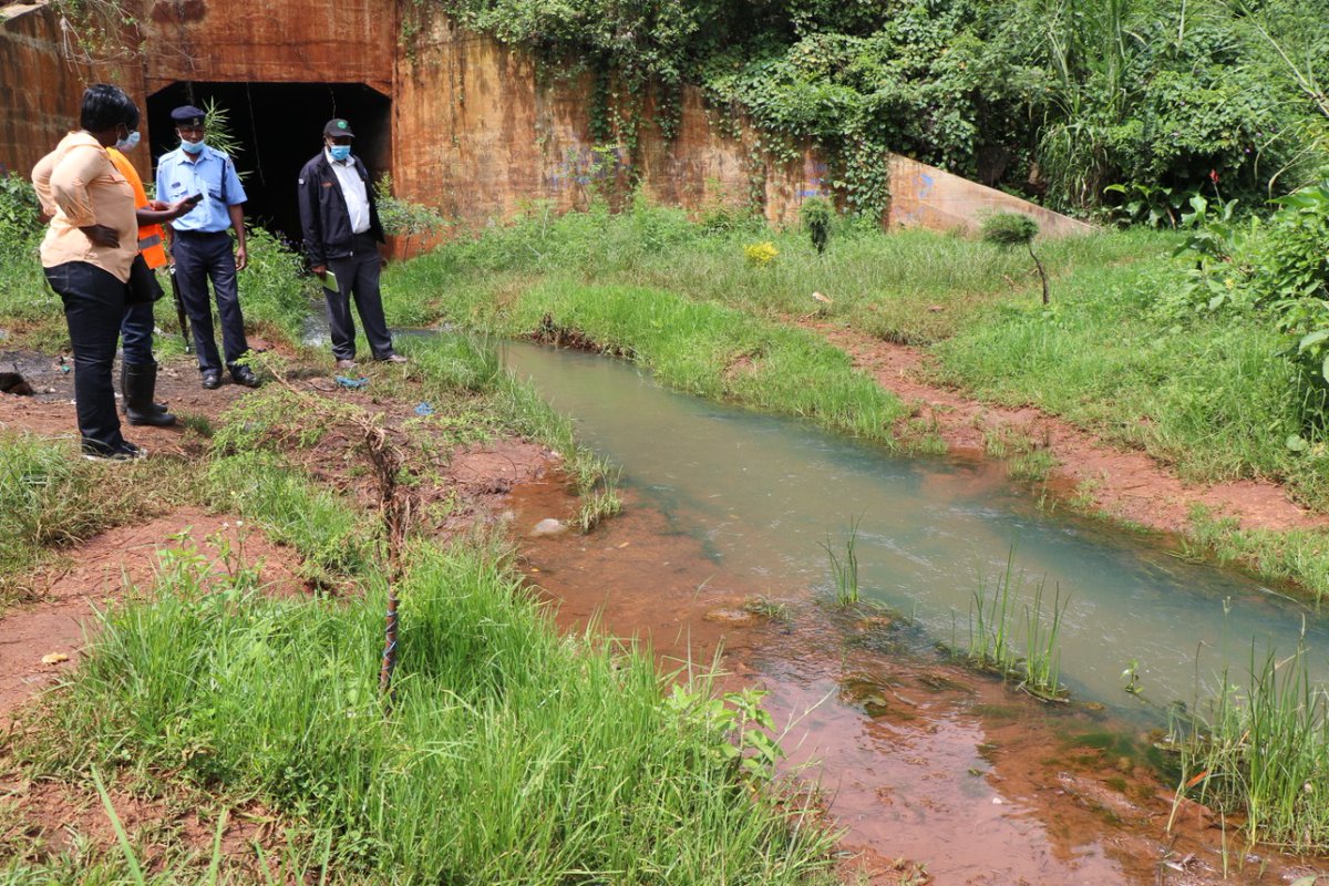 NemaKenya's tweet image. The waters of #NairobiRiver are getting clearer by the day. @NemaKenya is currently coordinating removal of solid waste from the River at Michuki Park. Identification and blocking of pollution points along the Nairobi river and it's tributaries still ongoing @Environment_Ke