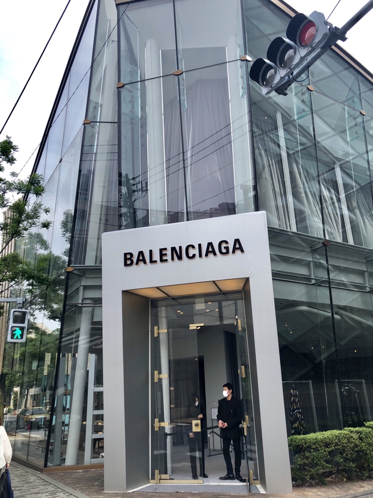 Masayuki Ishikawa בטוויטר 近所のプラダの隣 モンクレールの向かいにバレンシアガができるようだ Balenciaga 表参道