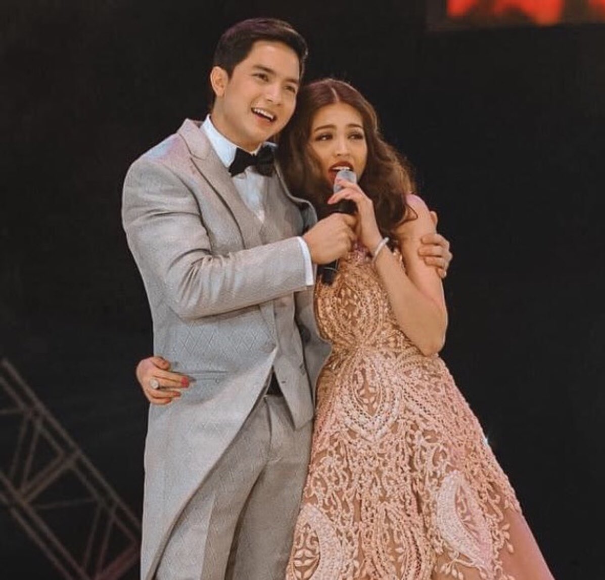 noivcalderon's tweet photo. Tamang Psnahon sa Philippine Arena on October 24, 2015, replaying now at @EatBulaga https://t.co/3shy7ZpE3I