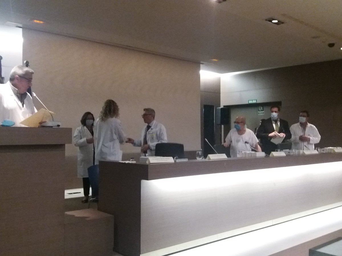 Area2Cartagena's tweet photo. El Hospital Santa Lucía acogió el acto de despedida a 47 especialistas que han finalizado su formación en el @Area2Cartagena en 2020. Emotivo acto con medidas de seguridad en el que el gerente @sedes_jose instó a realizar un homenaje a los fallecidos #Covid_19 @Murciasalud https://t.co/1k0LjH7MWJ