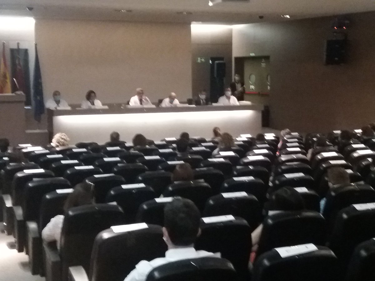 El Hospital Santa Lucía acogió el acto de despedida a 47 especialistas que han finalizado su formación en el <a href="/Area2Cartagena/">@Area2Cartagena</a> en 2020. Emotivo acto con medidas de seguridad en el que el gerente <a href="/sedes_jose/">José Sedes Romero</a> instó a realizar un homenaje a los fallecidos #Covid_19 <a href="/Murciasalud/">Murciasalud</a>