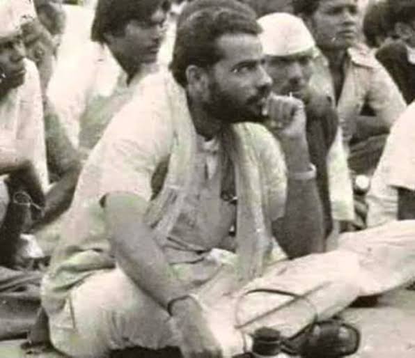 तरुण वयाच्या सुरुवातीलाच दोन वर्षे भारत भर यात्रा केली.१९६९/७० मध्ये गुजरातला परतले व अहमदाबाद ला गेले. १९७१ मध्ये संघ प्रचारक.१९८५ मध्ये भारतीय जनता पक्षात प्रवेश, २००१पर्यंत विविध संघटनात्मक जबाबदाऱ्या पार पाडल्या.२००१ ते २०१४ गुजरात चे लोकप्रिय मुख्यमंत्री. @narendramodi Ji