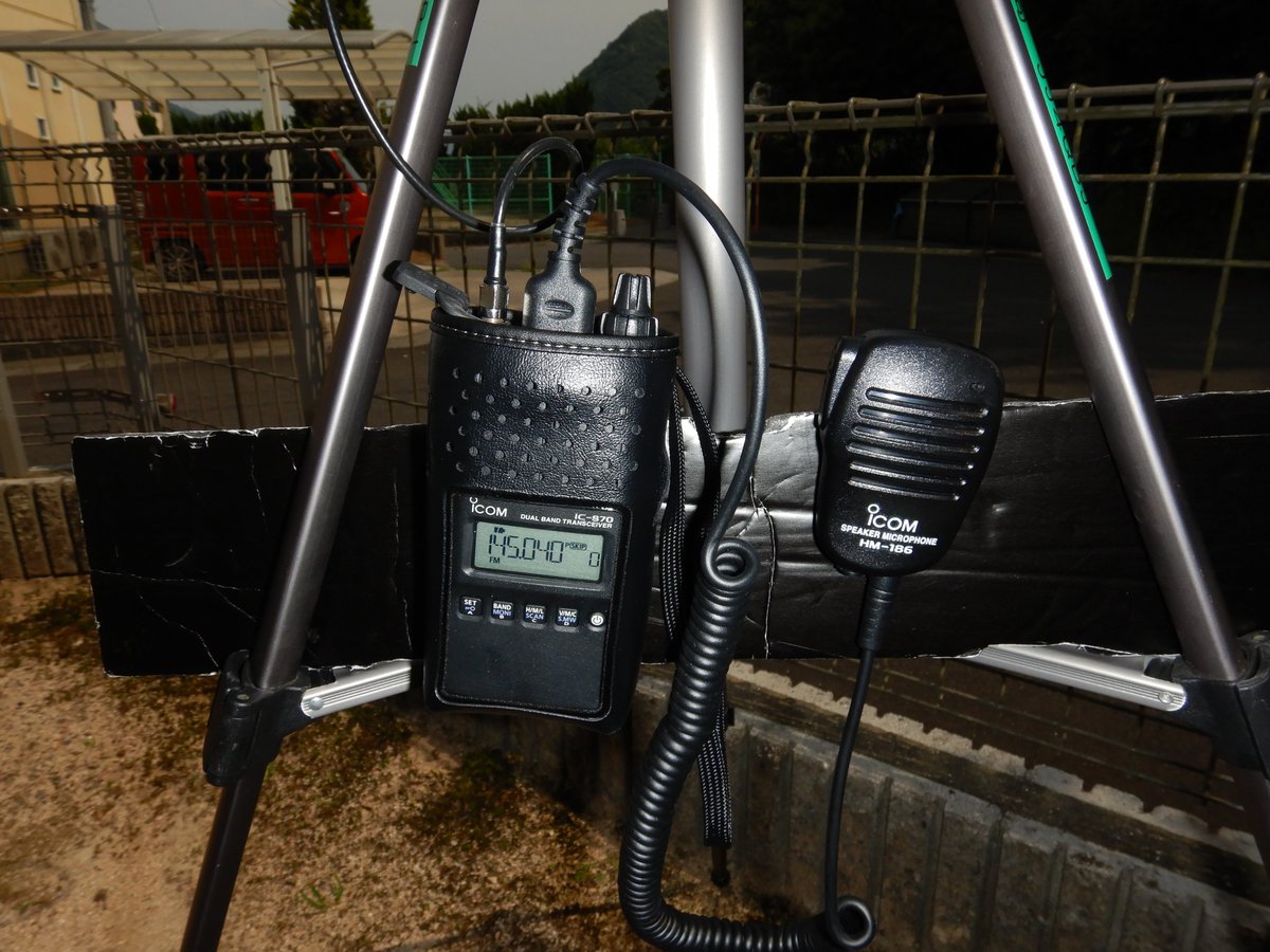 odehibemka's tweet photo. 久々に自宅庭からハンディー機でQRP
海抜100mのメリットでカメラ三脚アンテナでも良好なQSOが楽しめた。
＃アマチュア無線
＃ICS70
＃ハンディー機
＃QRP https://t.co/WvGjnXn9nL