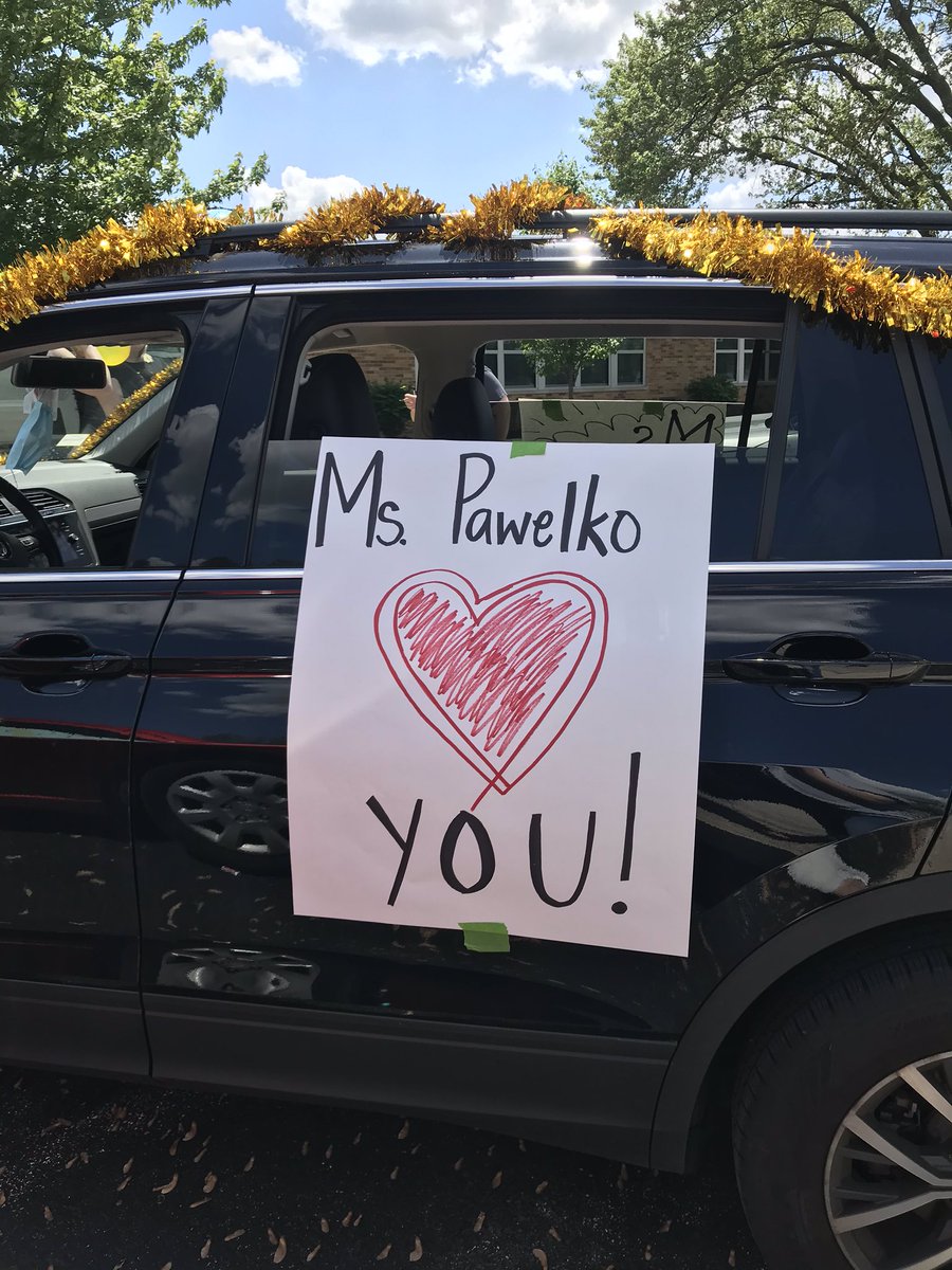 KellyPawelko's tweet image. Can’t even explain how special it was to see our students’ faces today 🥰   Such a great turn out from our Ridge Central families! It was a day I’ll never forget 🌟 #starcarparade #cridgepride