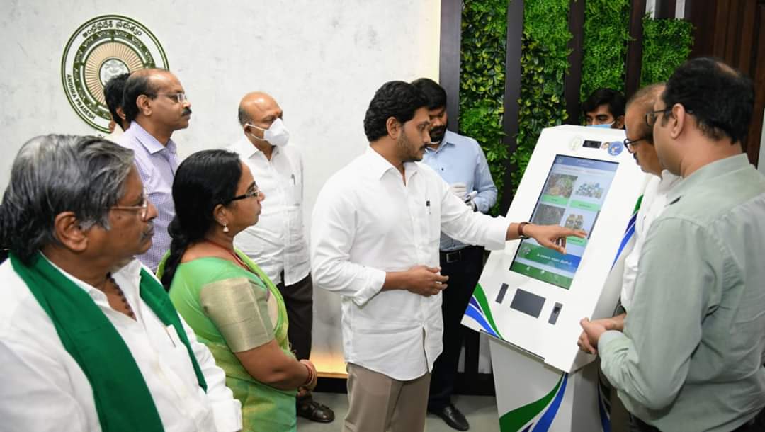 chitlurikrishn1's tweet photo. Rythu Bharosa Kendra project launched by Hon'ble CM @ysjagan, Super proud to be part of it. 
@NukkadShops
@purpletalk @vivek_shukla84 @xcubelabs https://t.co/yC8Byext4Q https://t.co/QEhFuDmjMV