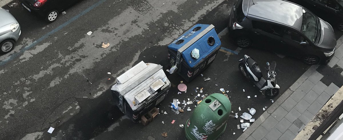 FranFerrante's tweet photo. Ritorno alla normalità 

#AmaRoma 

#Testaccio https://t.co/AOIRjvEXcD